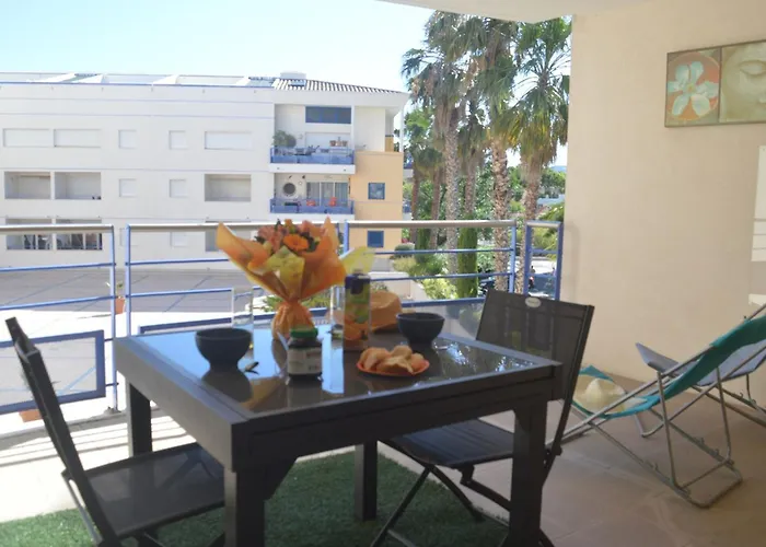 Appartement Climatise Avec Loggia Et Parking Proche Port - Frejus - Fr-1-226A-181