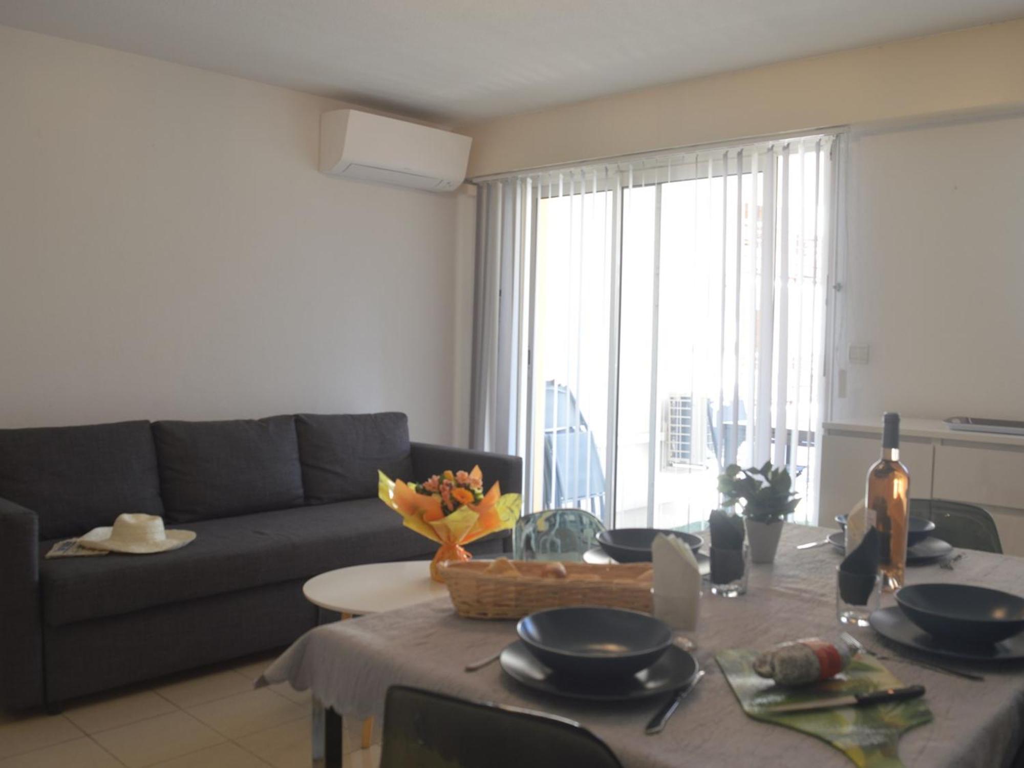 Appartement Climatise Avec Loggia Et Parking Proche Port - - Fr-1-226a-181 *