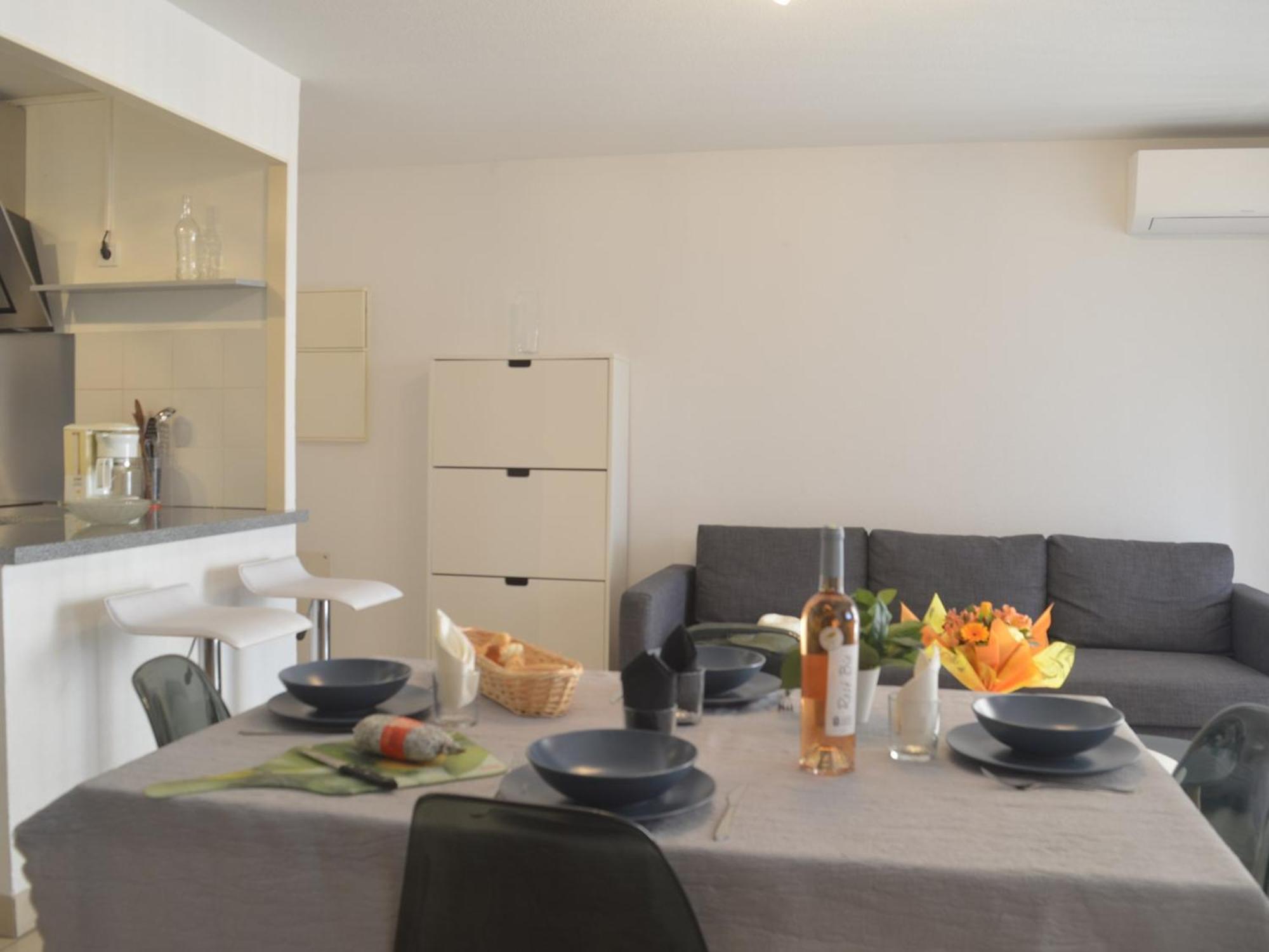 Climatise Avec Loggia Et Parking Proche Port - - Fr-1-226a-181 * Fréjus