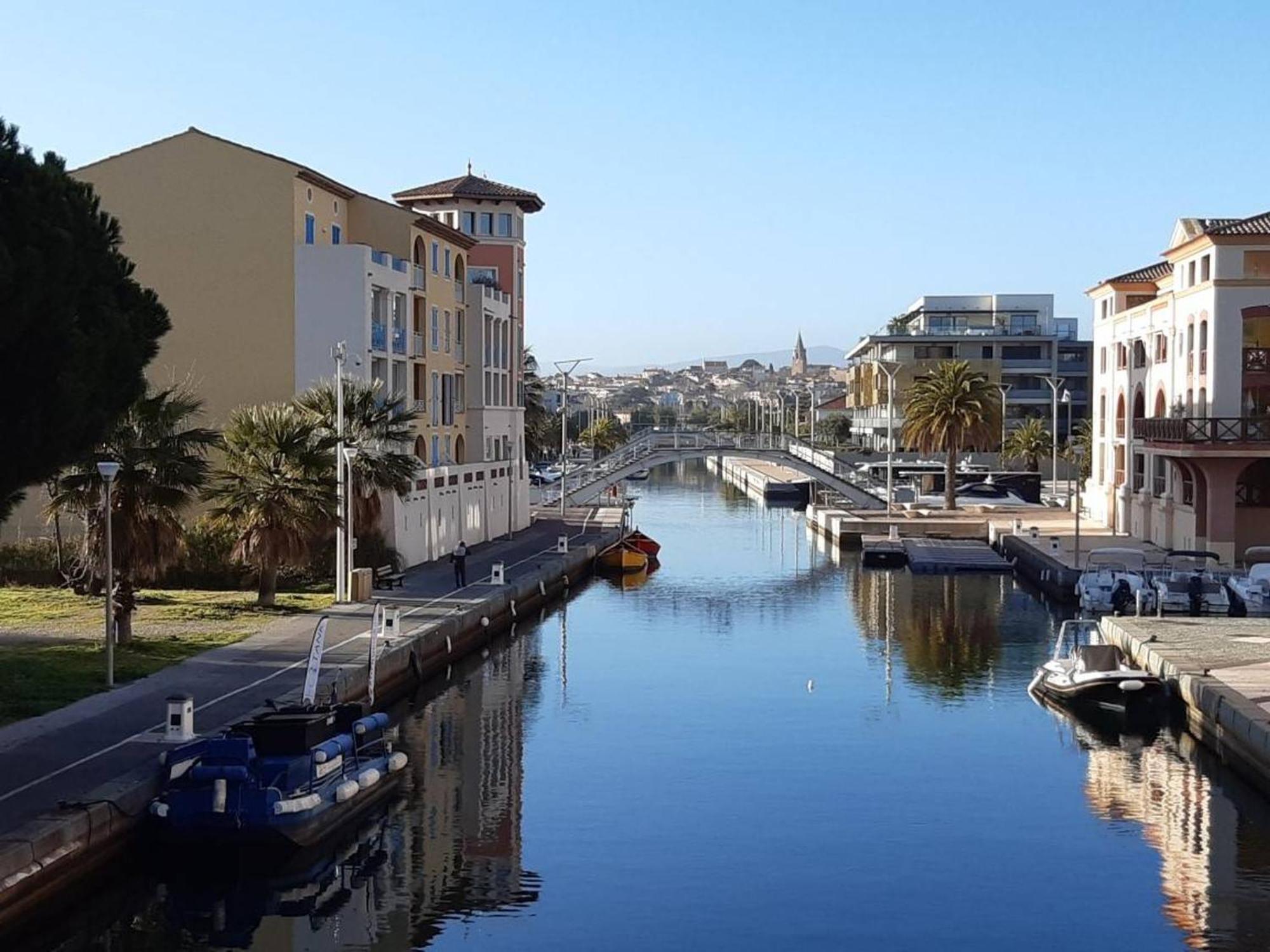 Climatise Avec Loggia Et Parking Proche Port - - Fr-1-226a-181 Fréjus