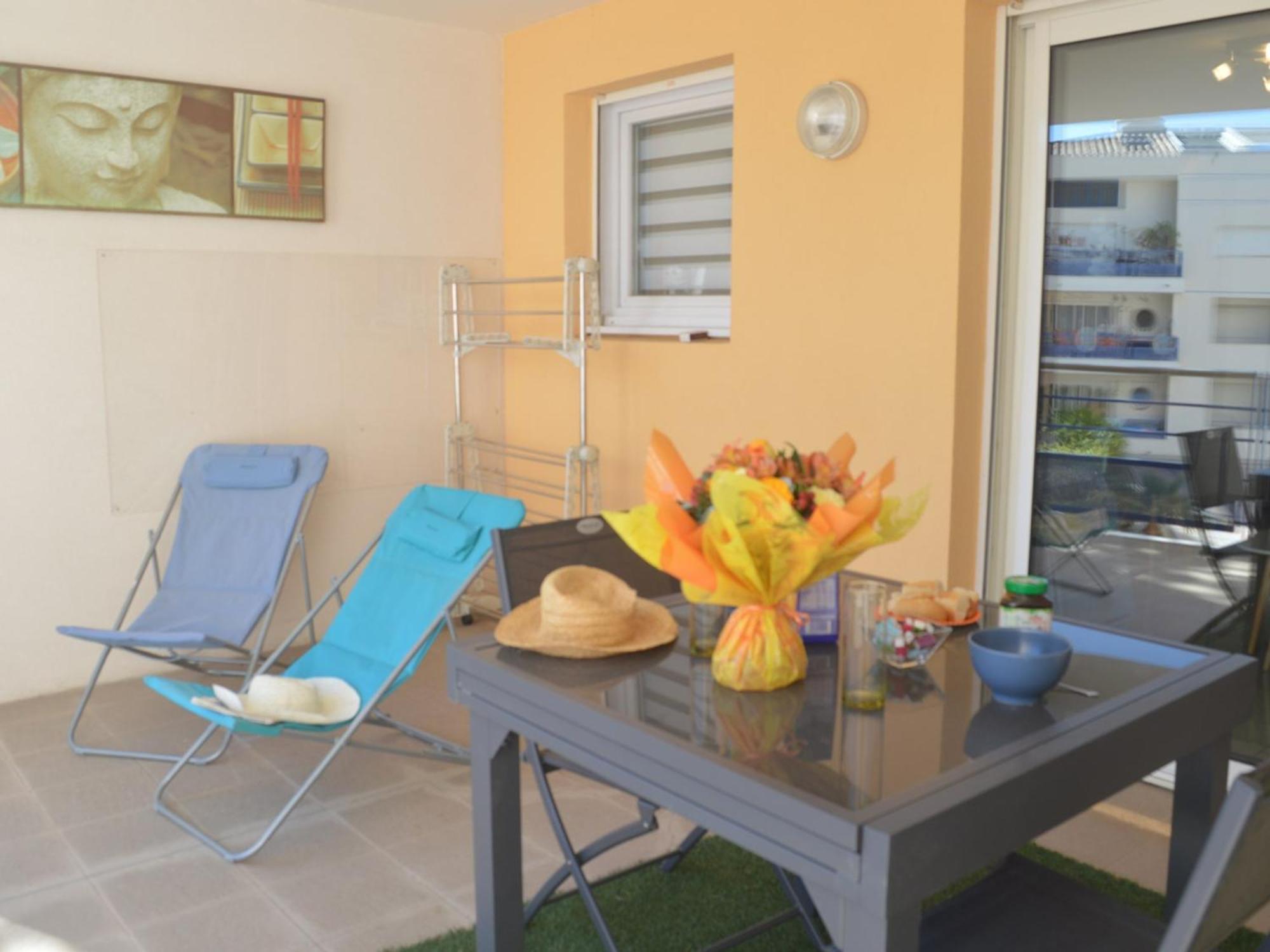 Climatise Avec Loggia Et Parking Proche Port - - Fr-1-226a-181 Appartement